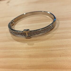 Elegant Silver Bracelet with Crystal Accents